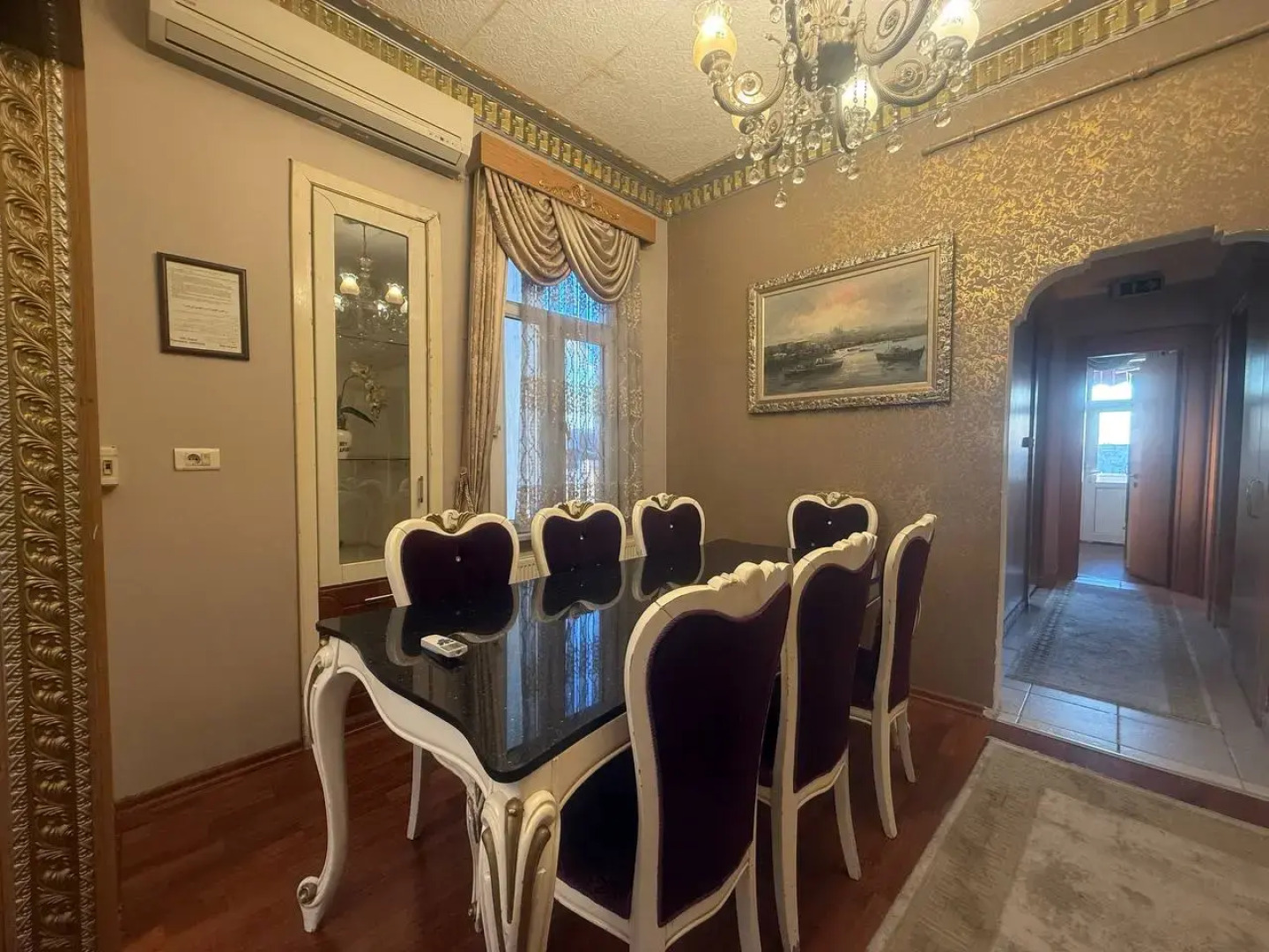 Апартаменты 3BR Flat Old Style 4AC Terrace, Metro