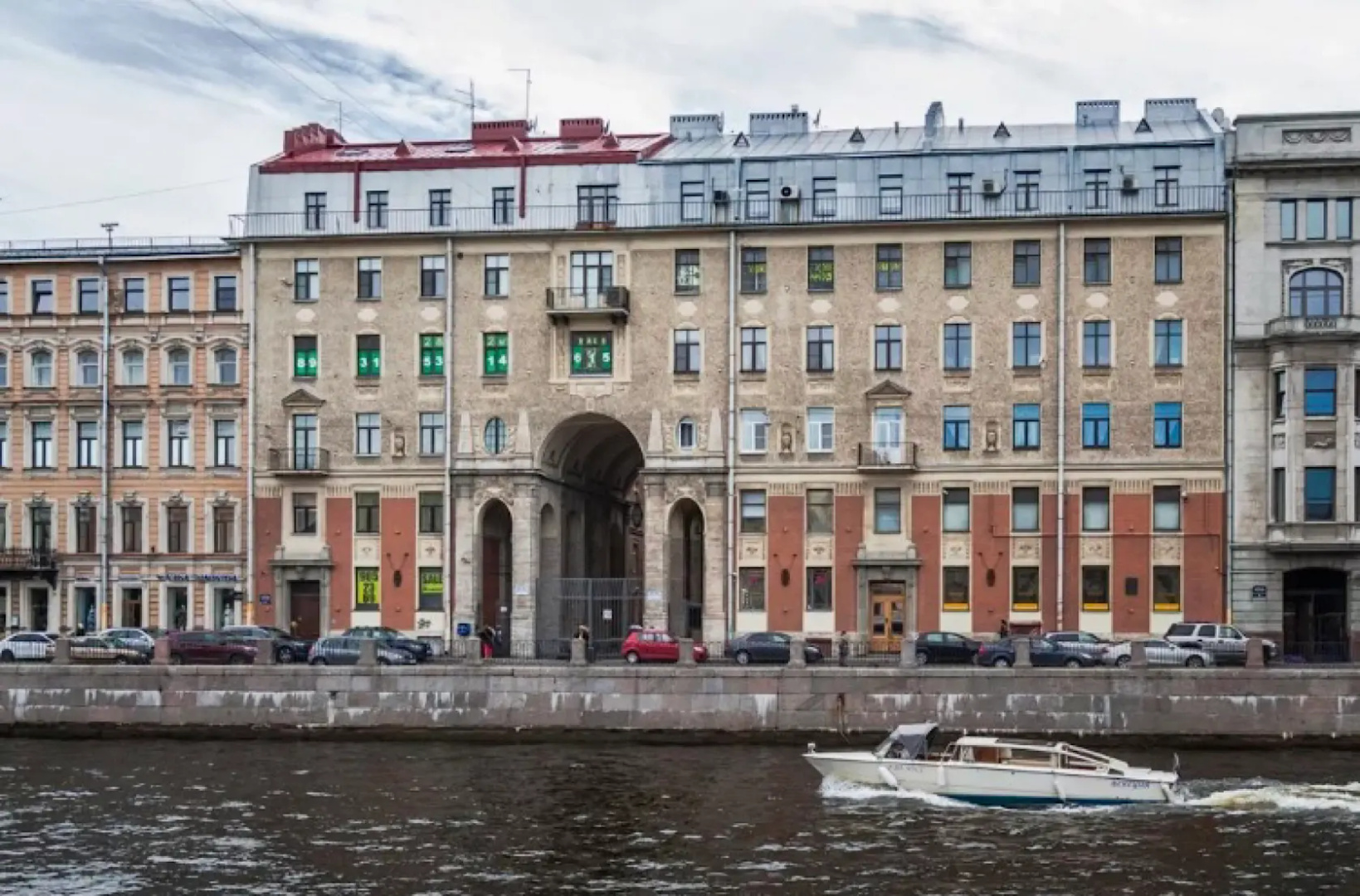 Квартира Art Tolstoy House
