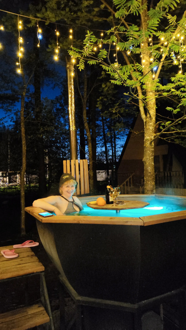 Частный дом Новый 6 местный дом у озера с банным чаном и баней.