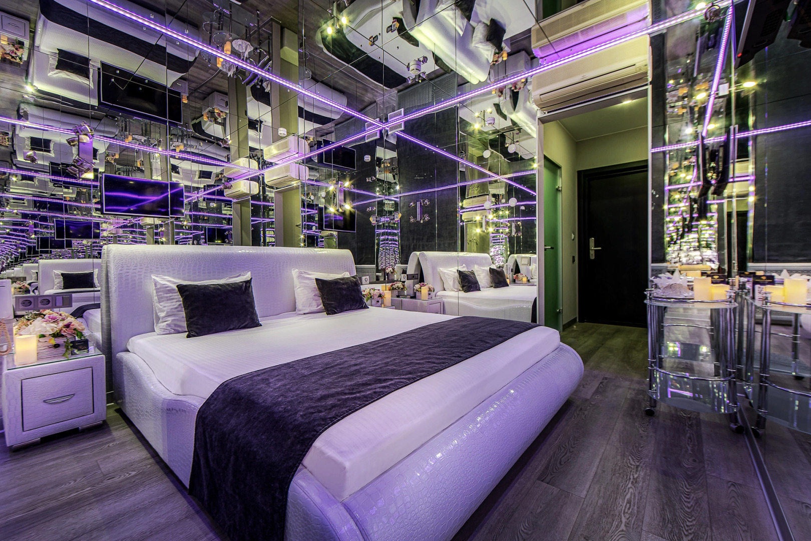 Отель Алекс на Дыбенко