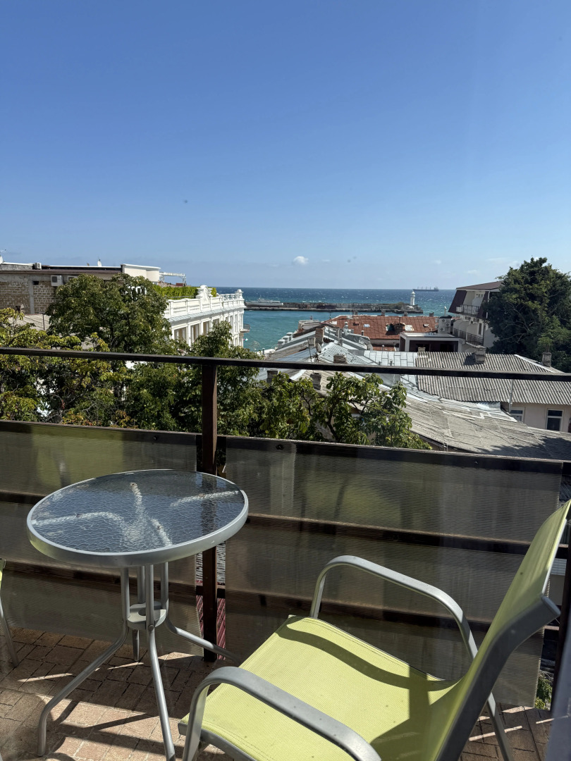 Квартира Видовая двухкомнатная Люкс с балконами на Набережной Ялты