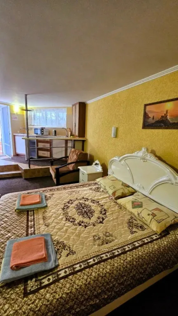 Апартаменты Феодосийский залив однокомнатная студия в цоколе