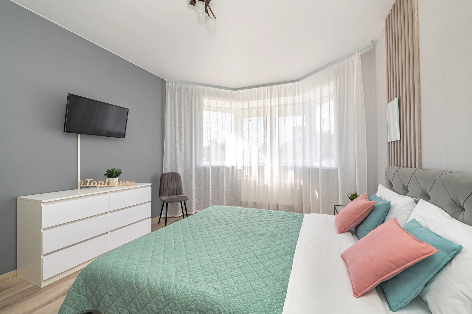 Апартаменты TopHouse на Нейбута  2А к4