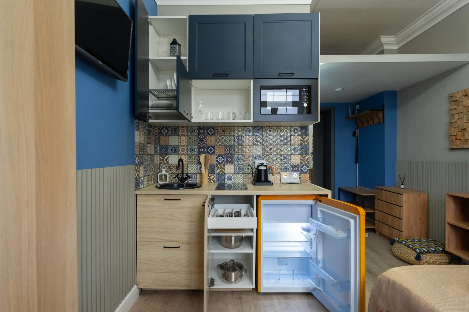 Апартаменты KeyGo 1011 Студия рядом с метро Окружная