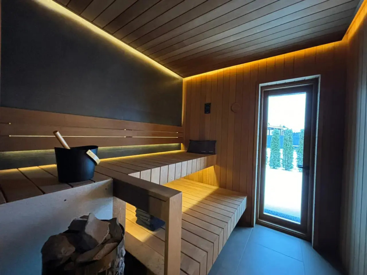 Вилла стильная с умным домом сауной и чаном