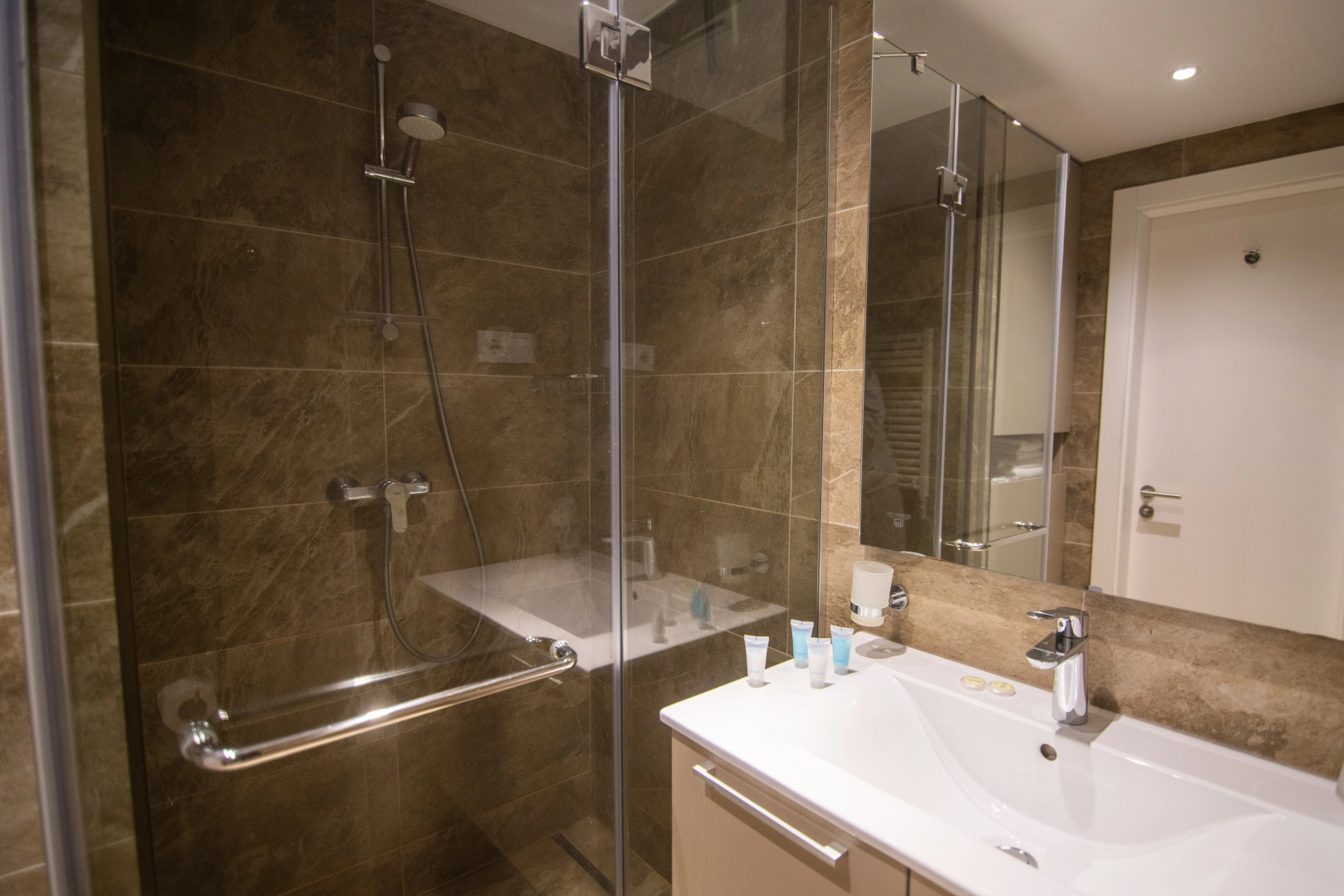 Апартаменты Bright Apartment with Balcony in Alliance Palace Batumi - Steps from the Sea & Dancing Fountains