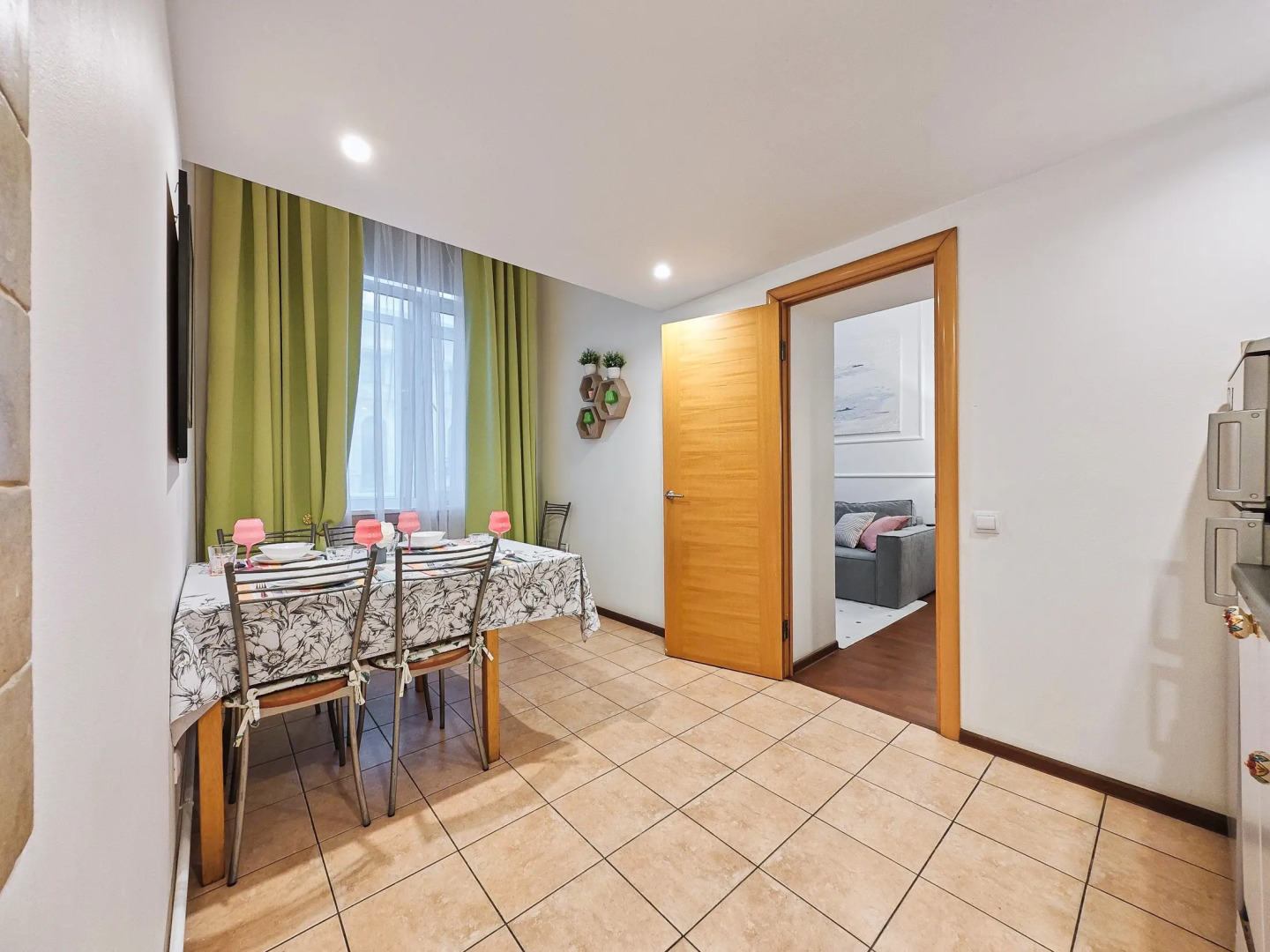 Апартаменты Невский 18 Николь и Мишель