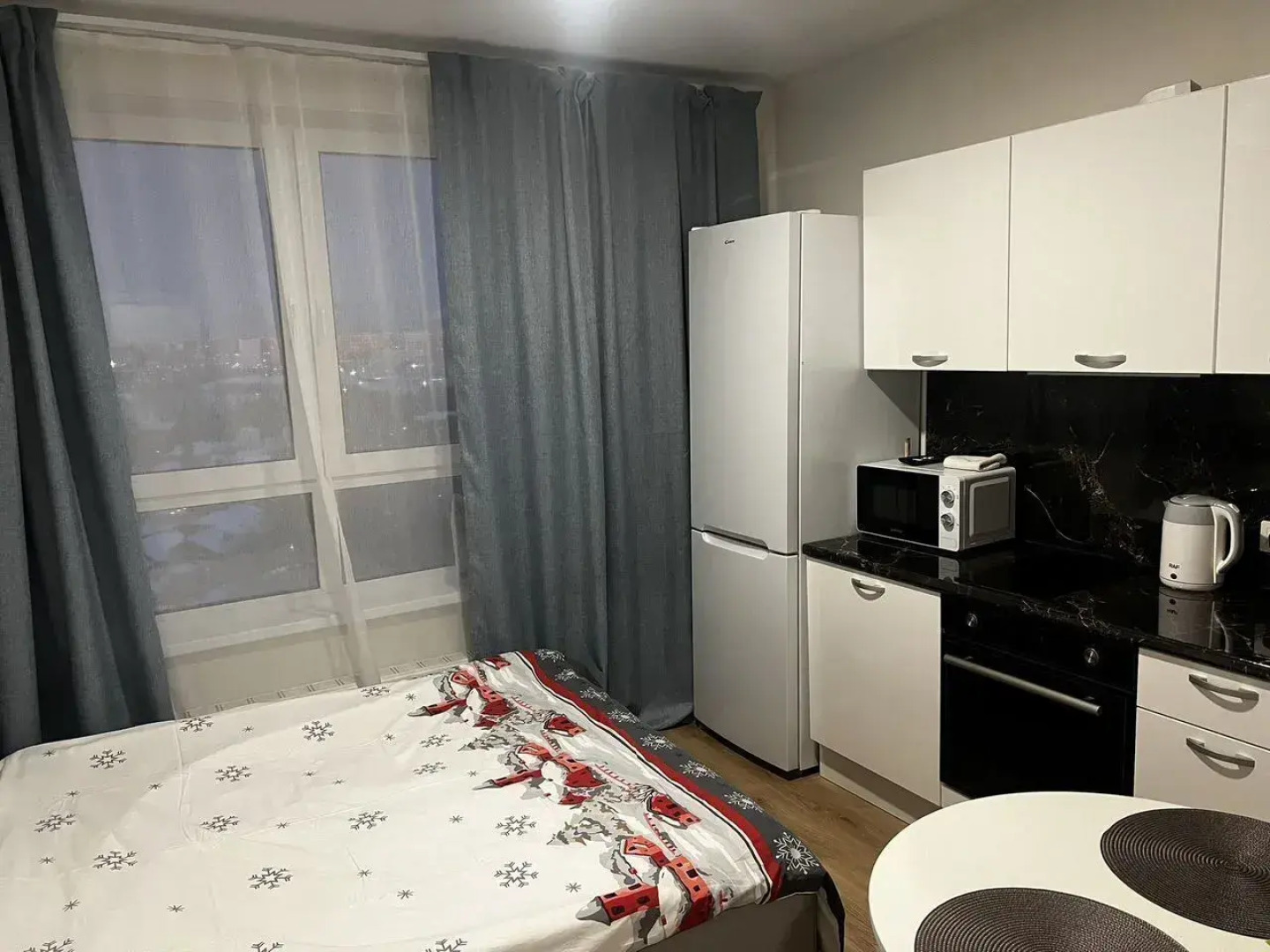 Апартаменты студия Loft на проспекте Куприна 30к9