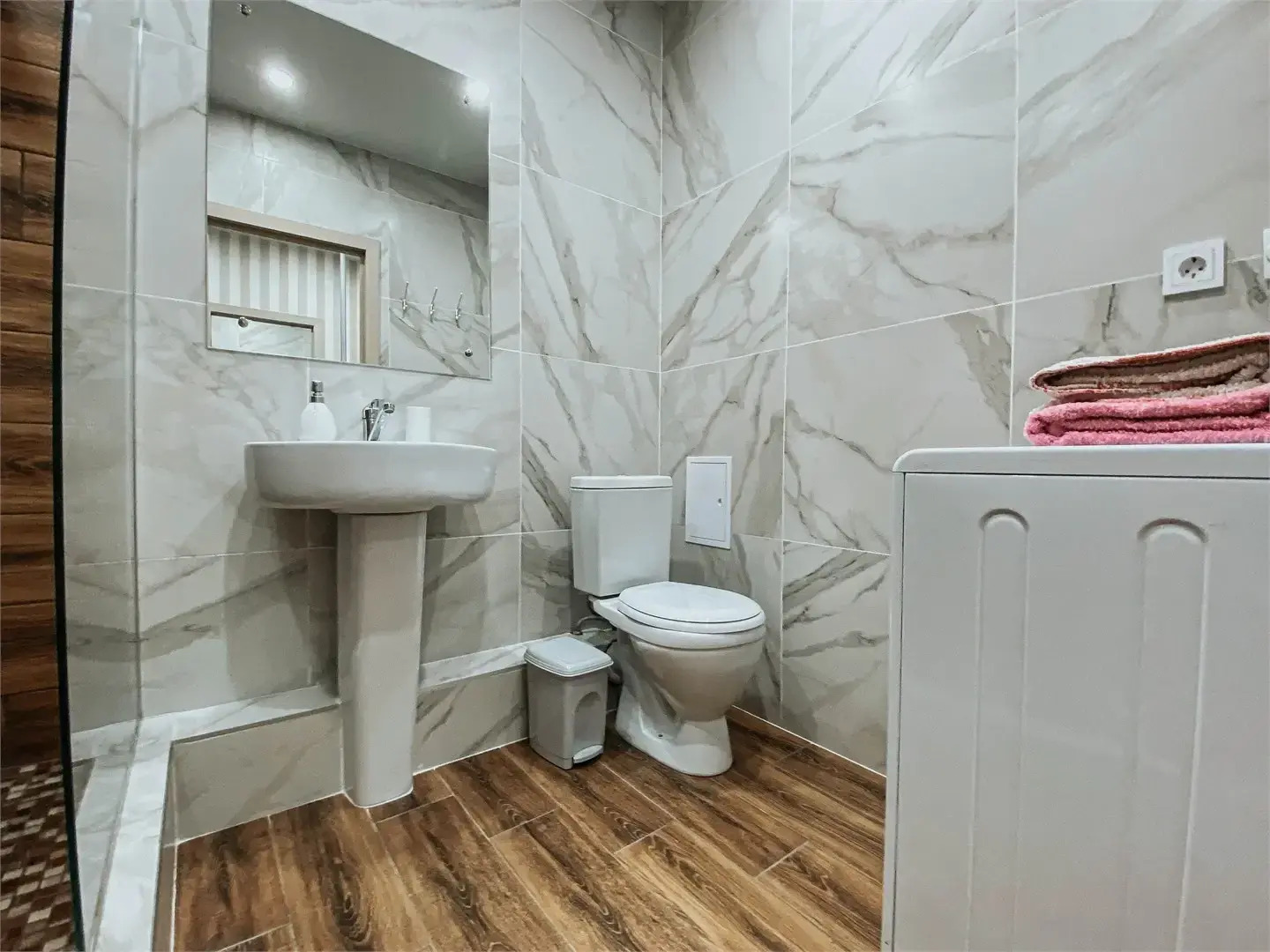 Апартаменты в ЖК Аквамарин у ТЦ Аквамолл 1008