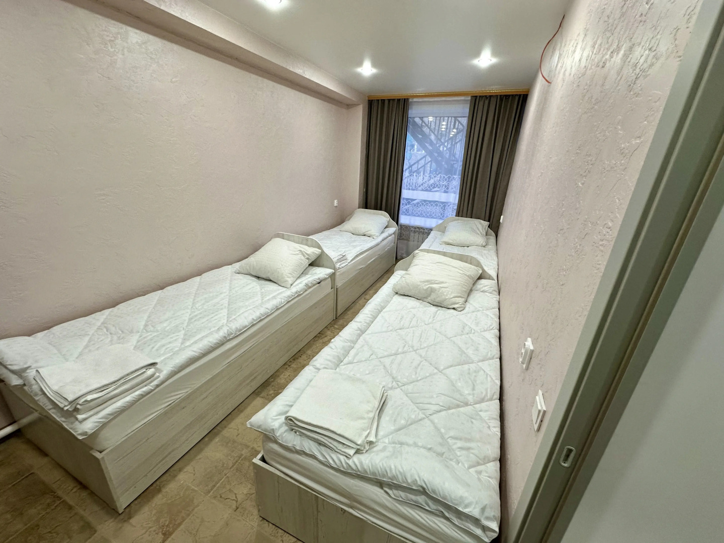 Апартаменты Двухкомнатные На Первом Этаже С Отдельным Входом Ужурская День & Ночь 9