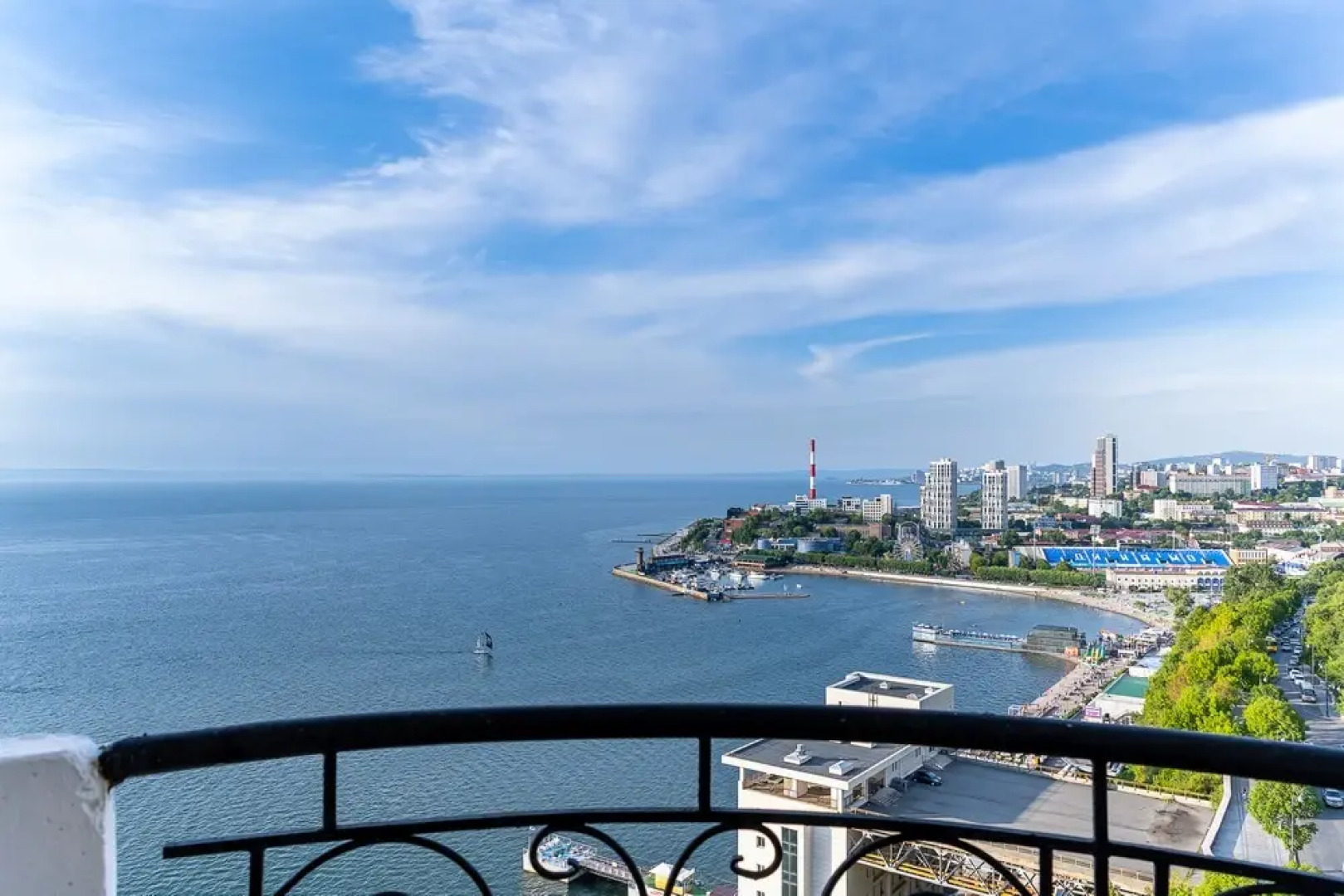 Апартаменты на первой линии главной набережной