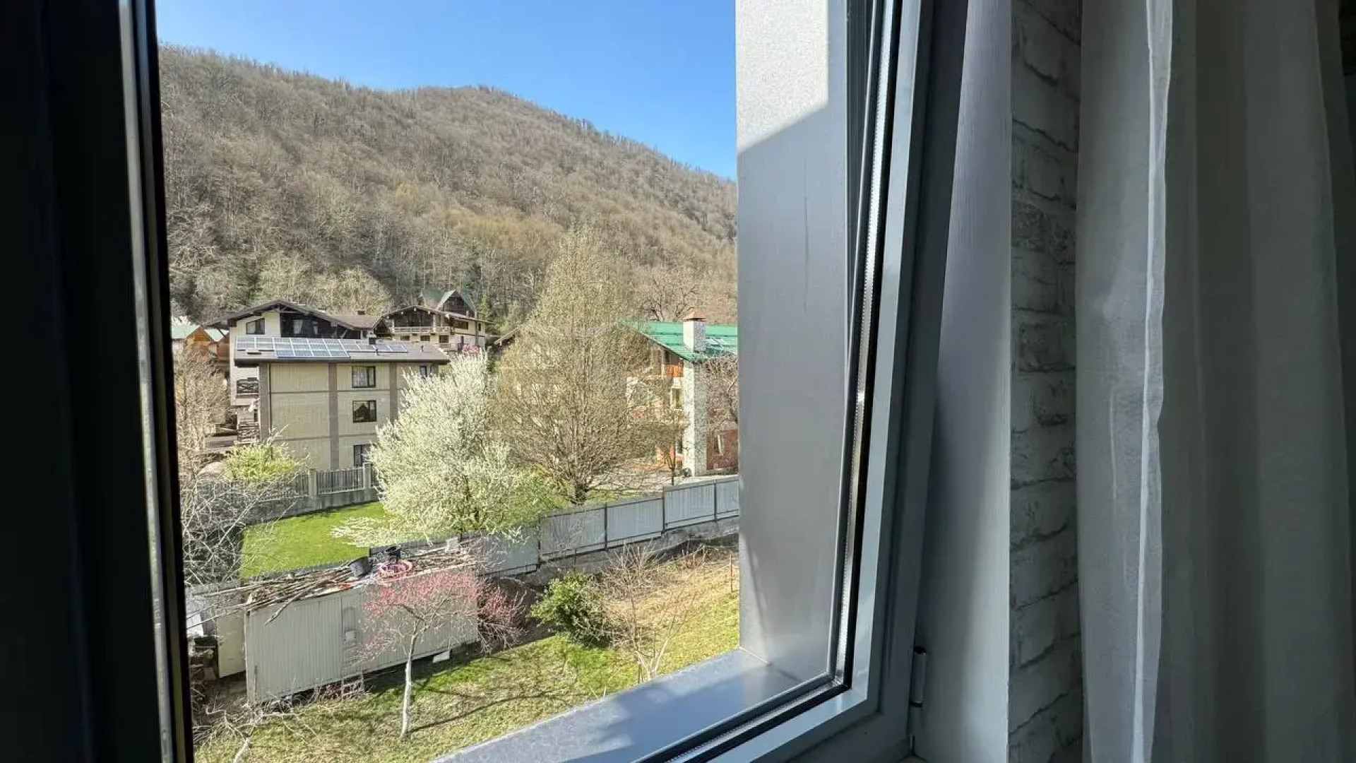 Квартира с отдельной спальней и видом на горы на Березовой 28/1 Я на море