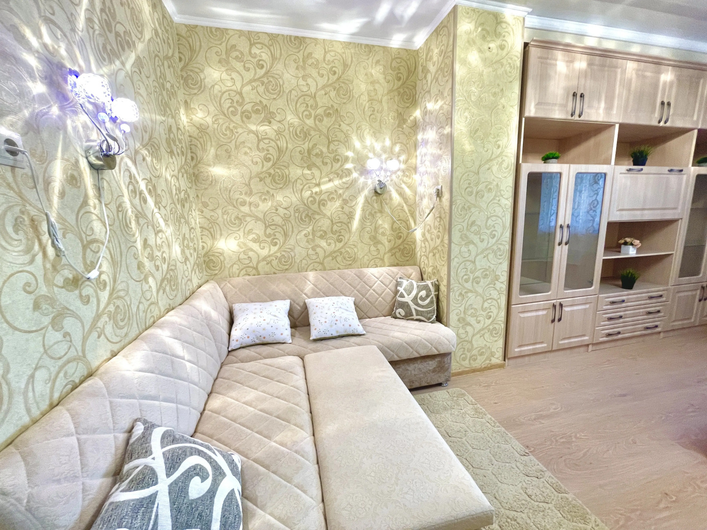 Апартаменты двухкомнатные в Центре Города на 5 этаже (рядом с набережной р. Волга) у ул. Арцыбушевская, 204