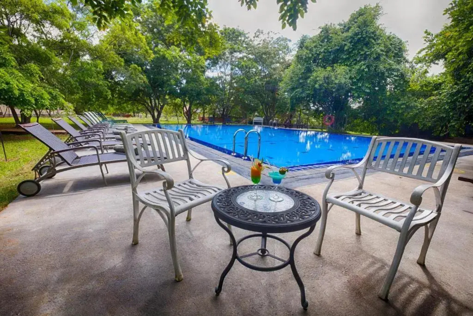 Отель Kassapa Lions Rock