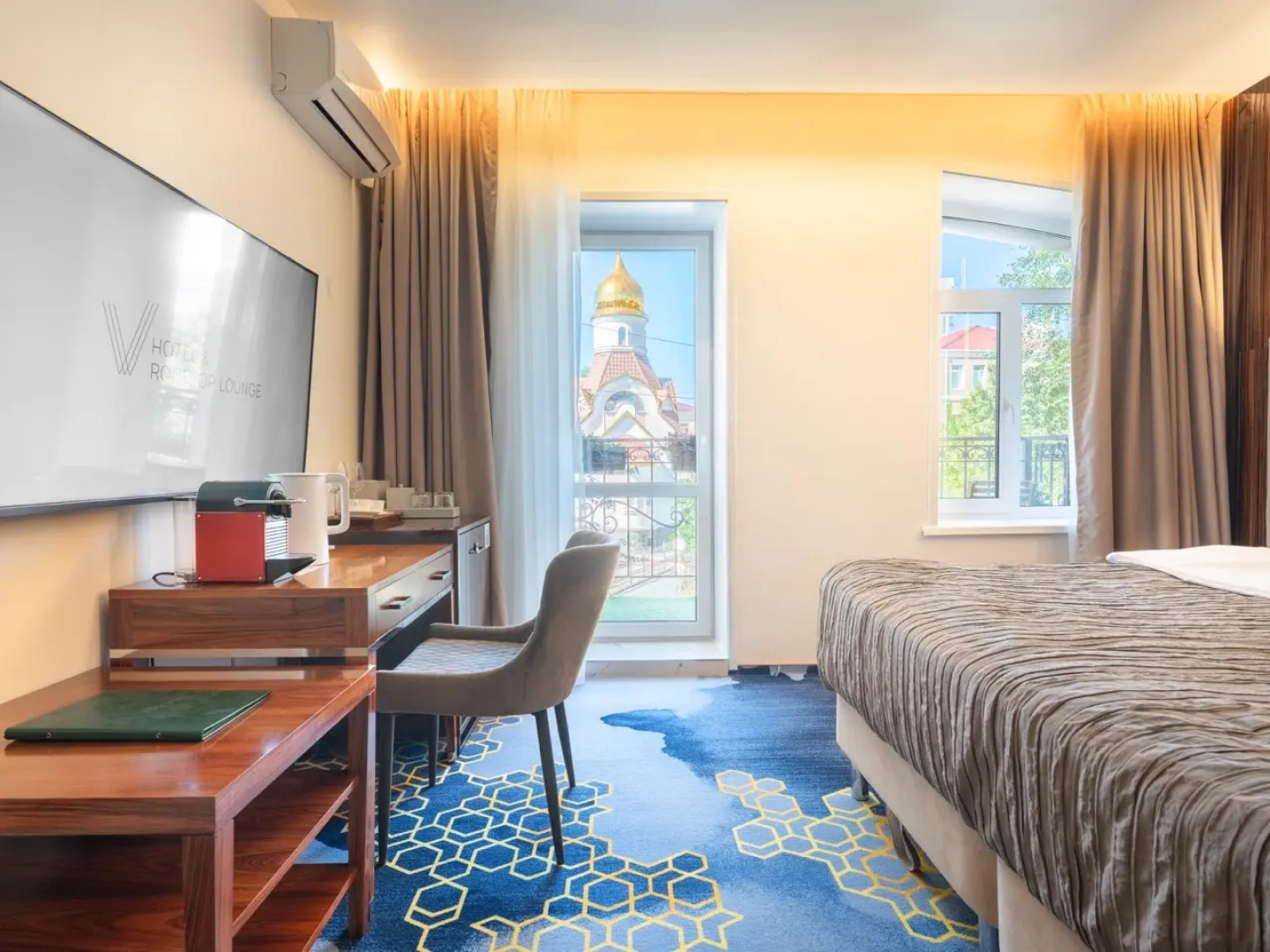 Отель V Hotel&Rooftop Lounge