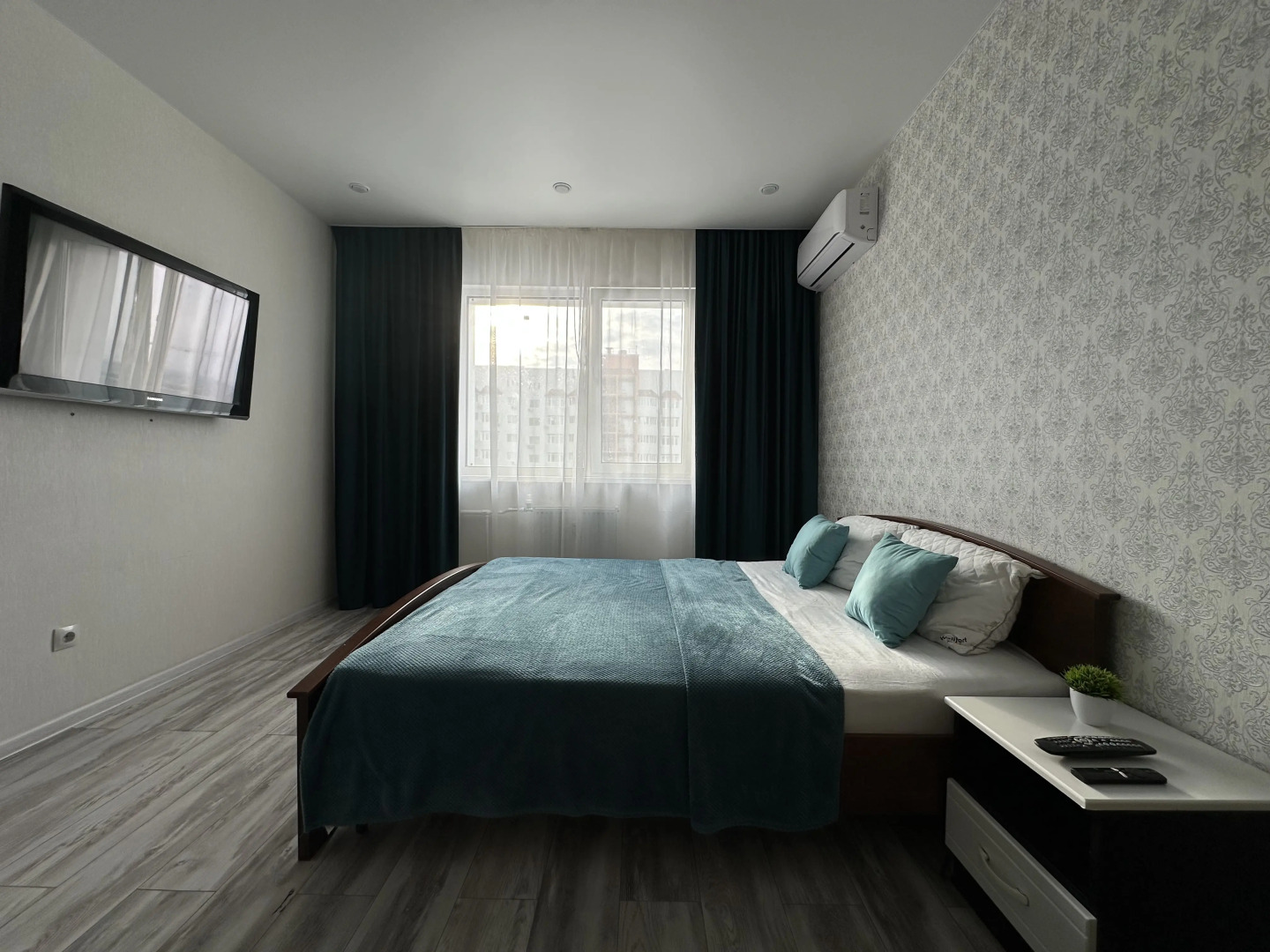 Апартаменты LikeHome на Дорофеева 7 у Города Еды