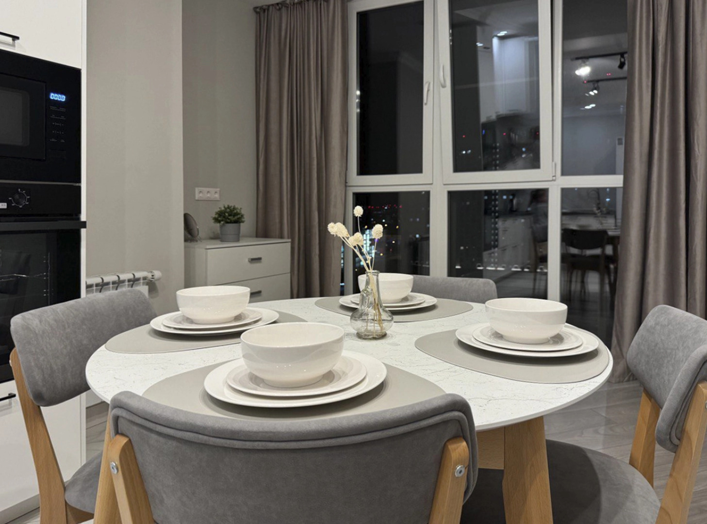 Квартира с панорамным остеклением и дизайнерским ремонтом