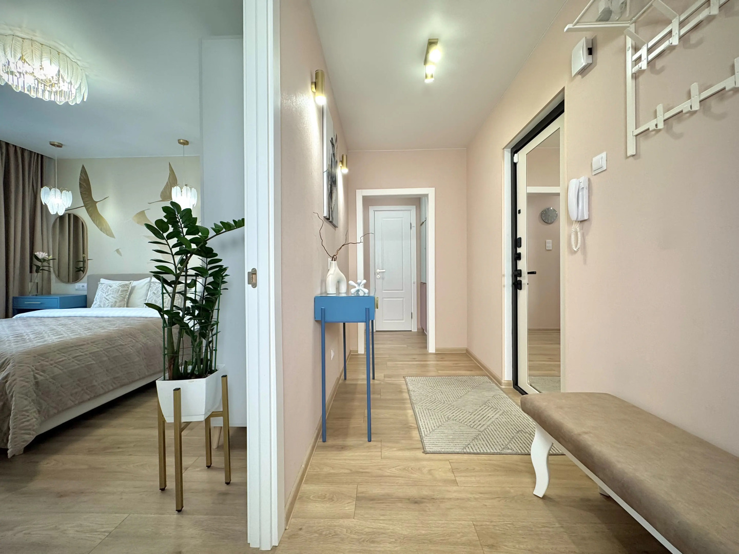 КвартираKenig Holidays 2-к "Птицы" в самом центре Рыбной деревни