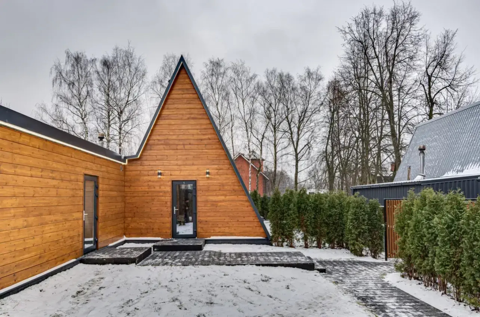 Частный дом Увеличенный А-фрейм Сад с баней и чаном