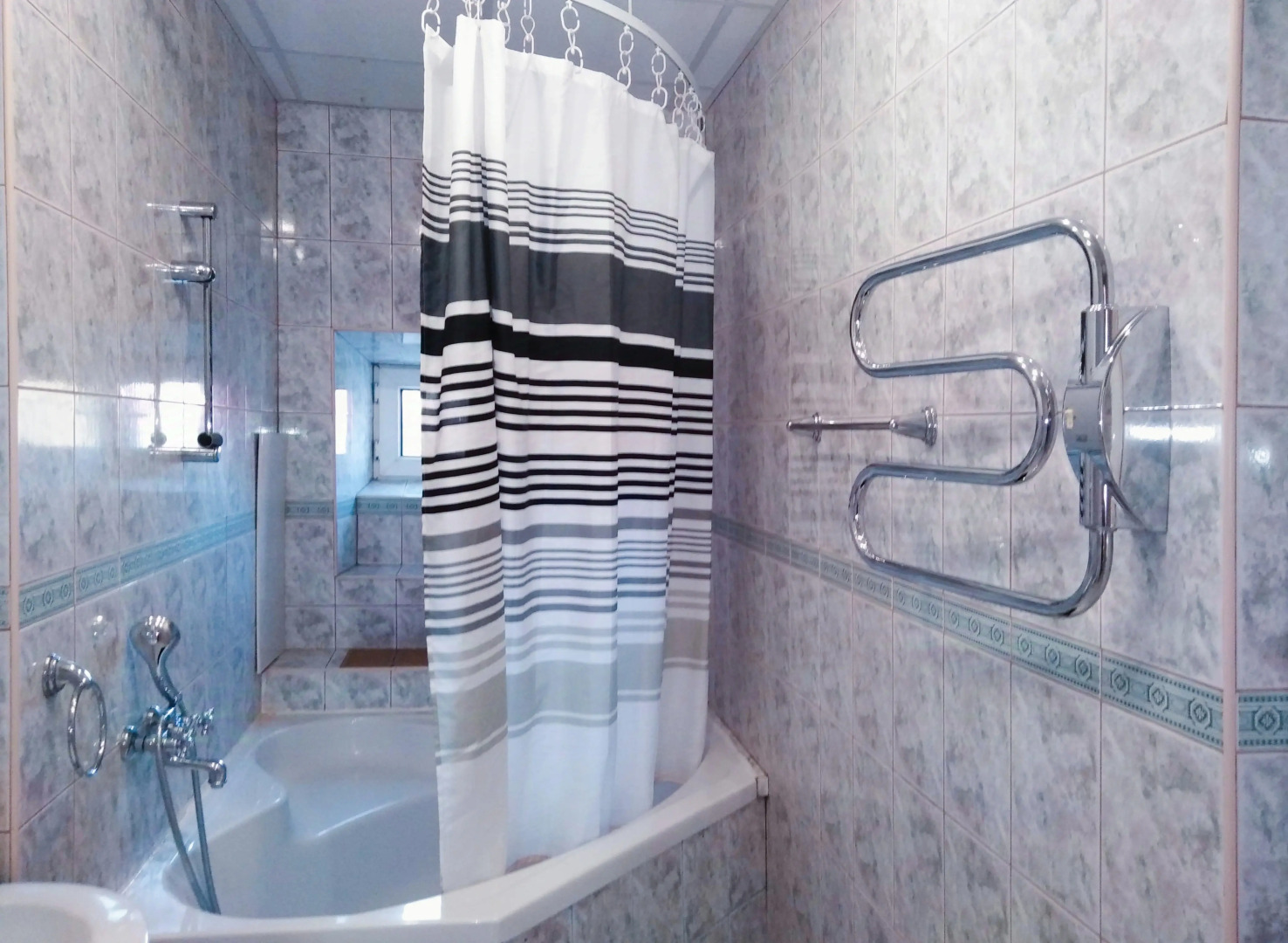 Квартира 3-комн. cталинка с большой ванной рядом с набережной