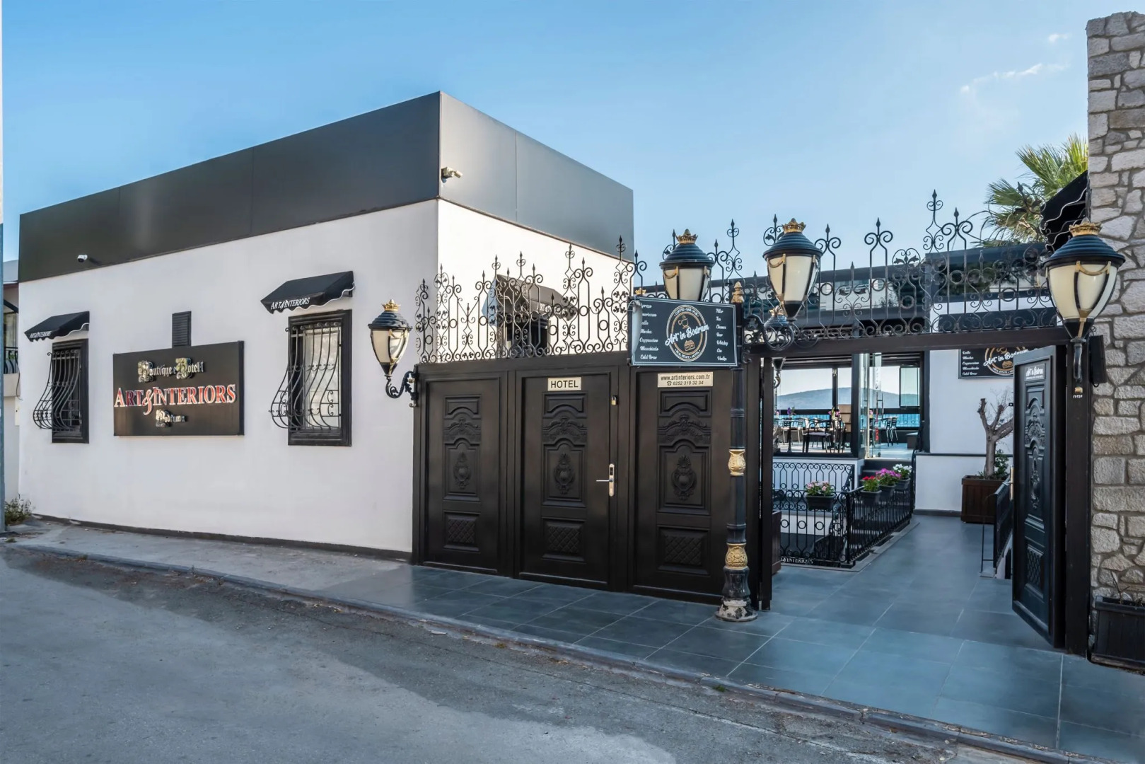 Отель Art & Interiors