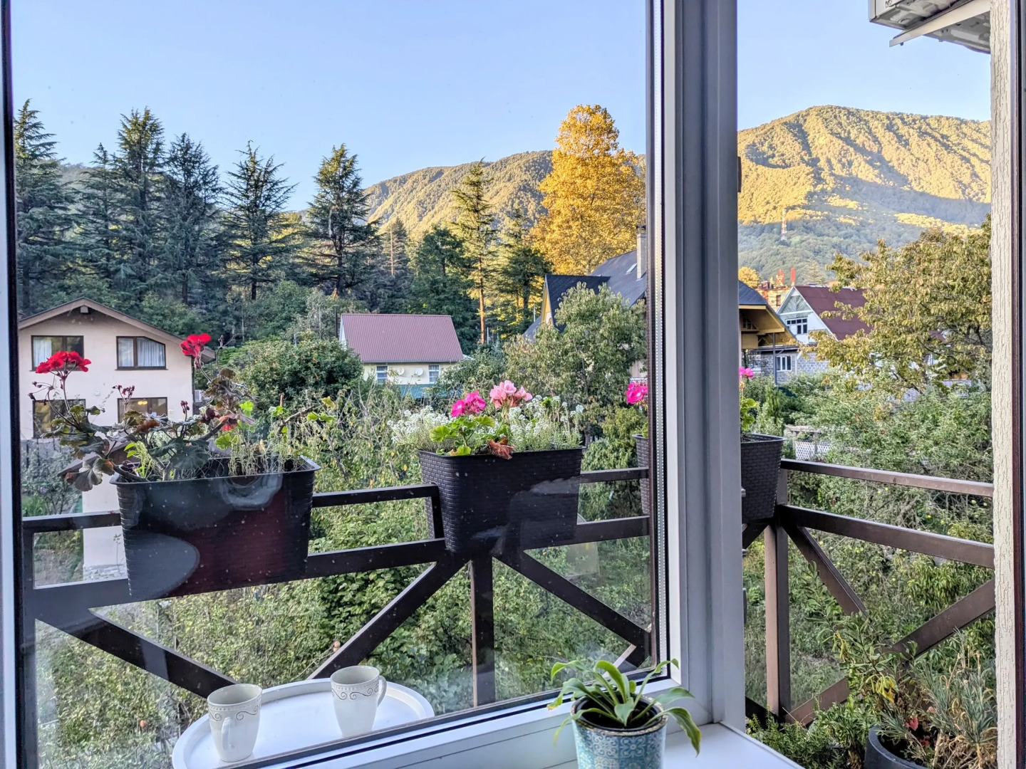 Квартира двухуровневая с видовым балконом в центре Красной Поляны