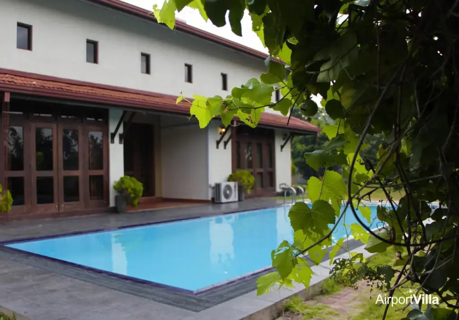 Отель The Airport Villa