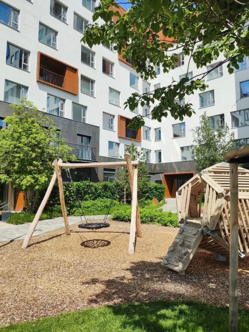 Студия у Метро Космонавтов