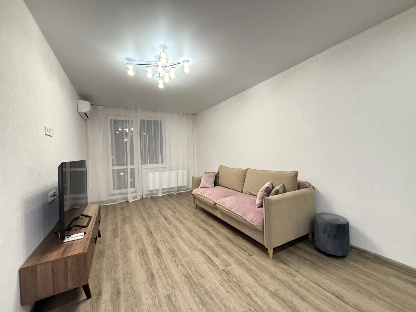 Апартаменты Современные двухкомнатные вблизи Мамаева Кургана