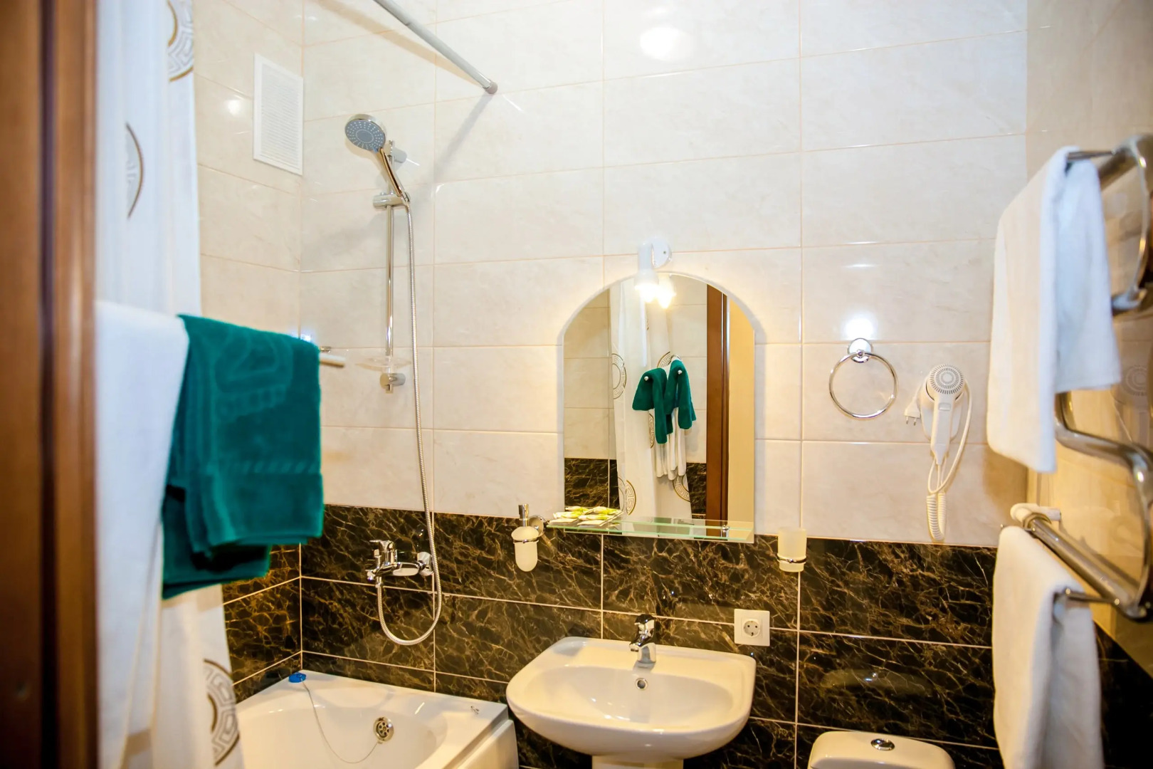 Отель Корона