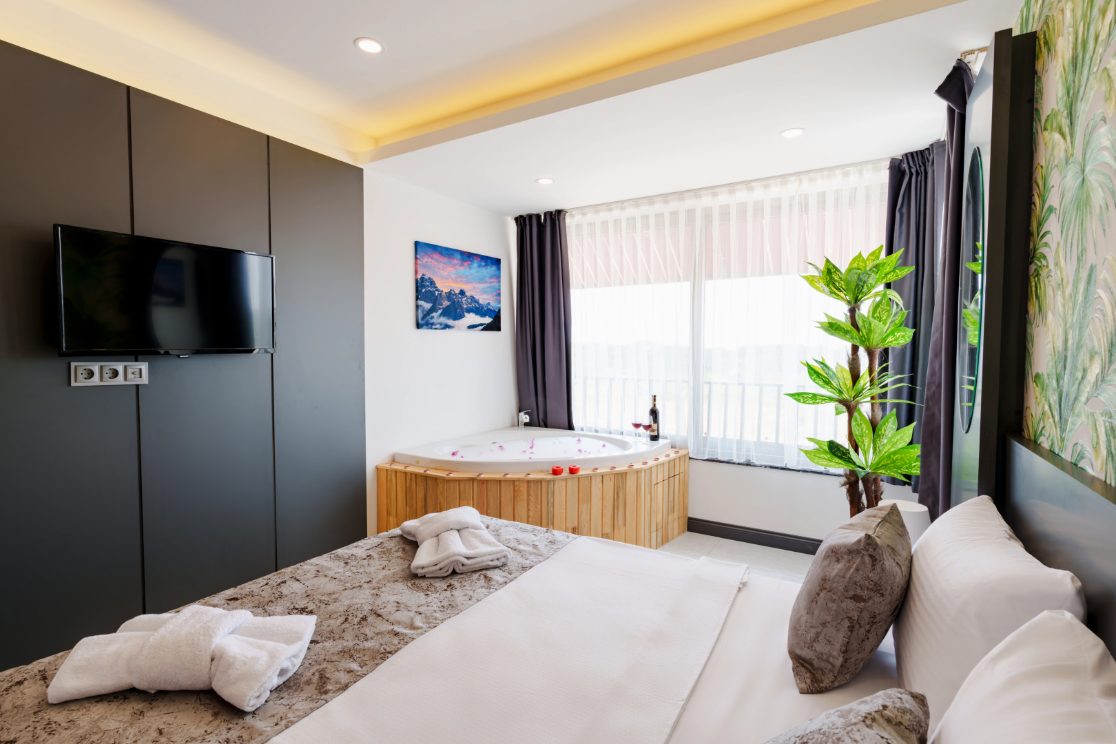 Отель Mrt Suites Lara