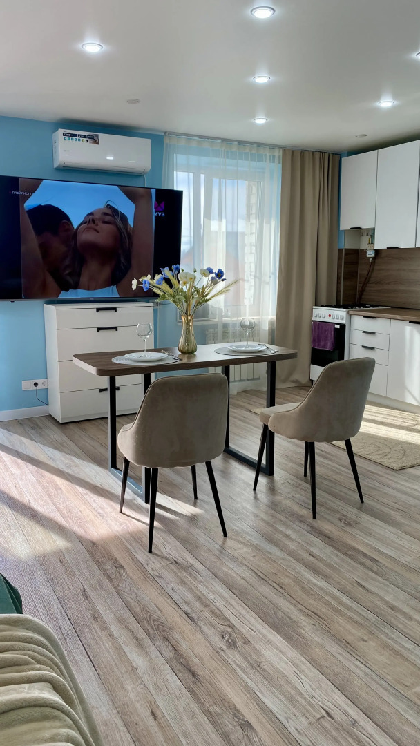 Квартира Ваш Оазис Спокойствия с Видом на Реку и Горы в Центре Городской Жизни