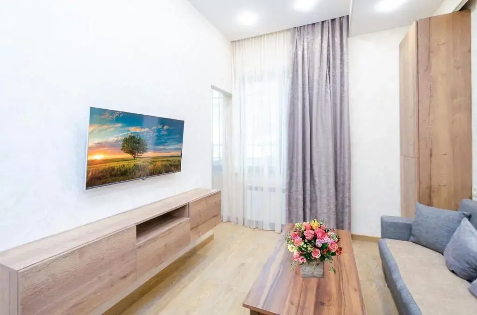 Квартира Двухкомнатная в Центре со Свежим Ремонтом