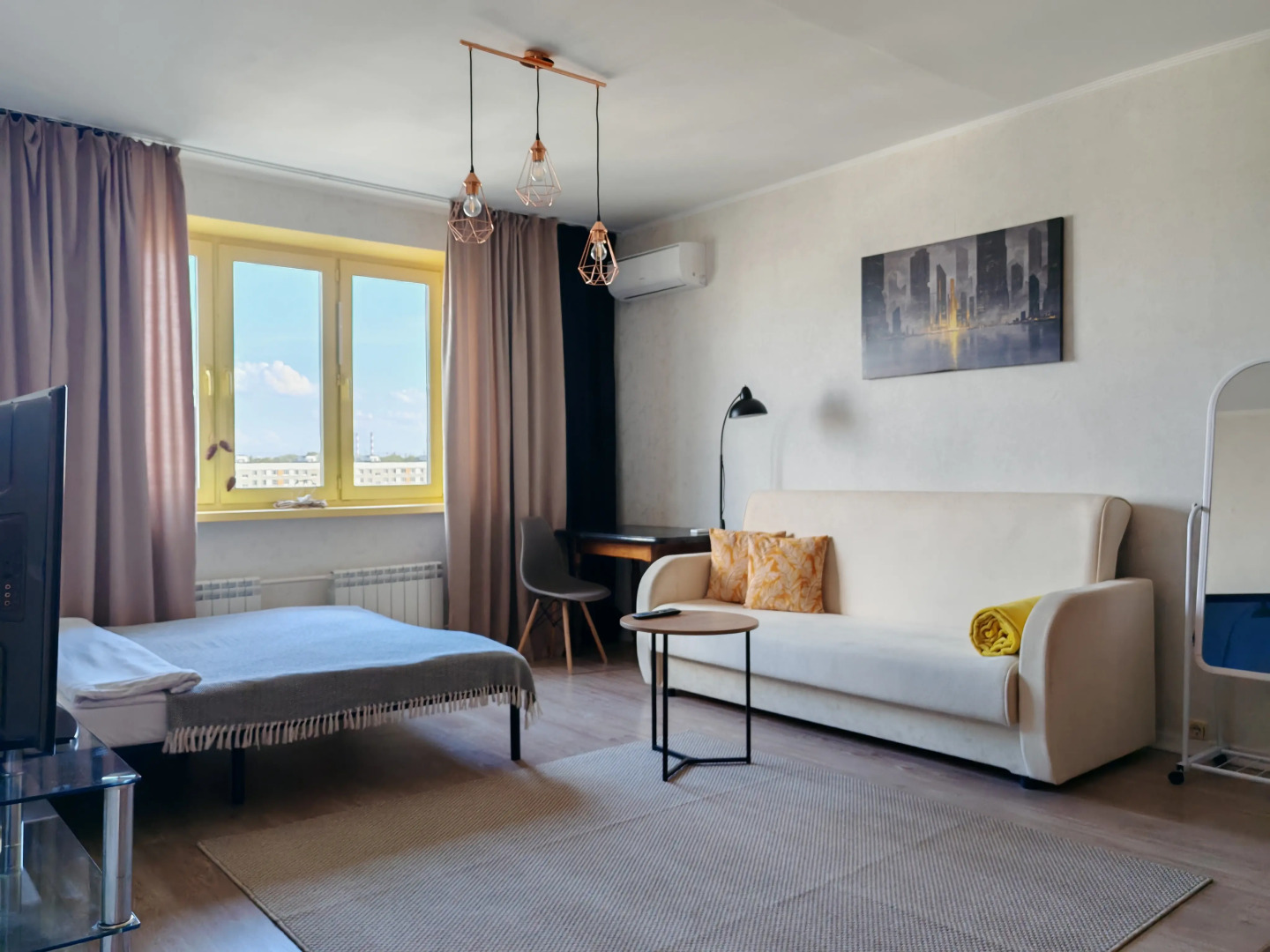 Апартаменты Просторная Двух Комнатная Квартира с Парковкой во дворе