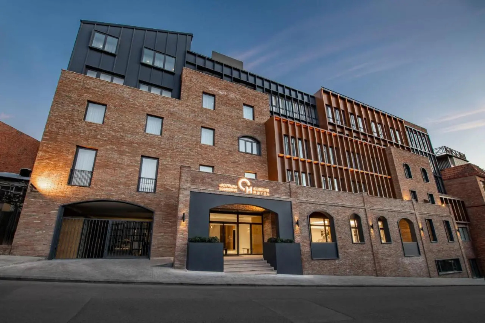 Отель Clocks Hotel Tbilisi