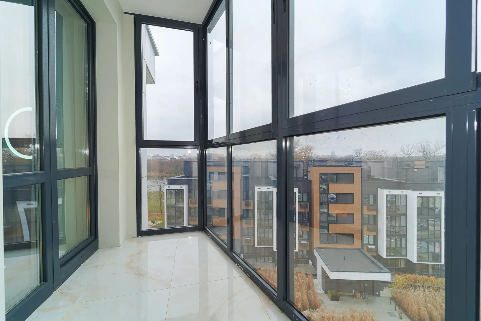 Квартира стильная двухкомнатная VIP на берегу реки