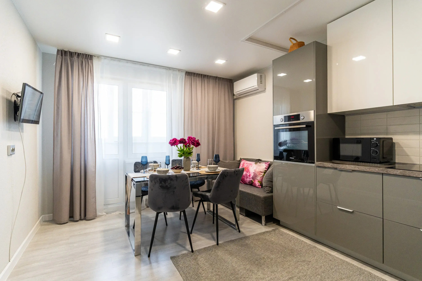 Апартаменты с потрясающим видом на море и двор в Южном районе Новороссийска от LetoApart