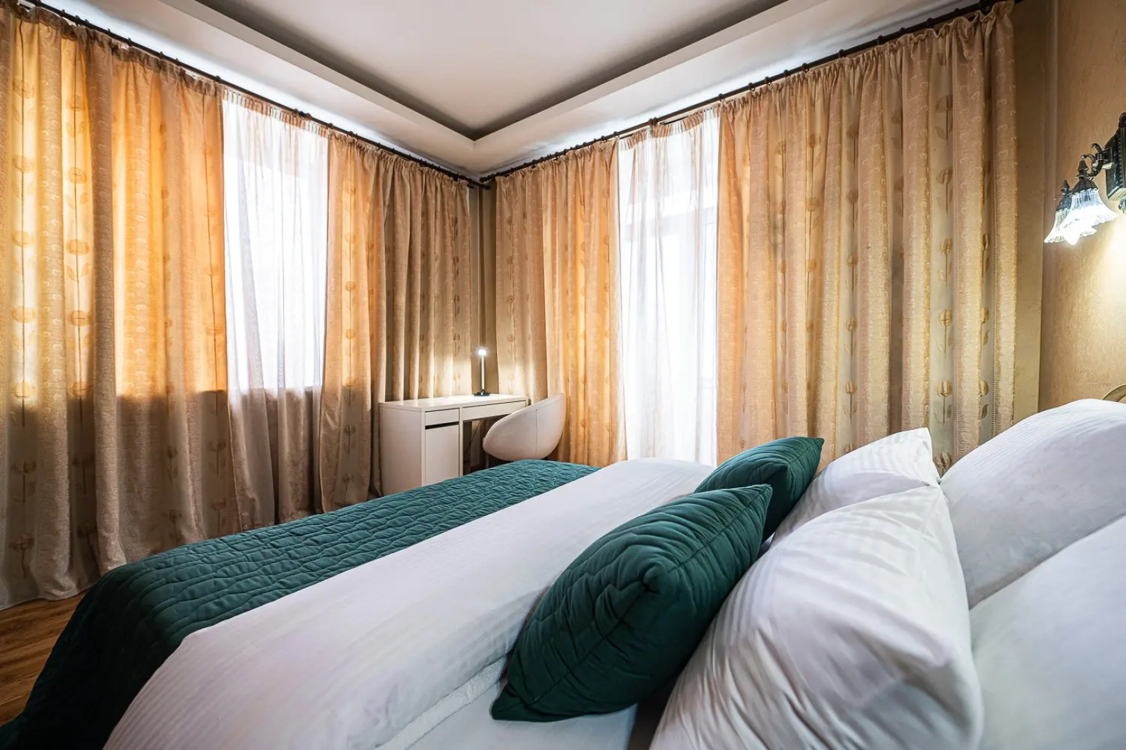 Апартаменты Пять Звезд на Свободы 66