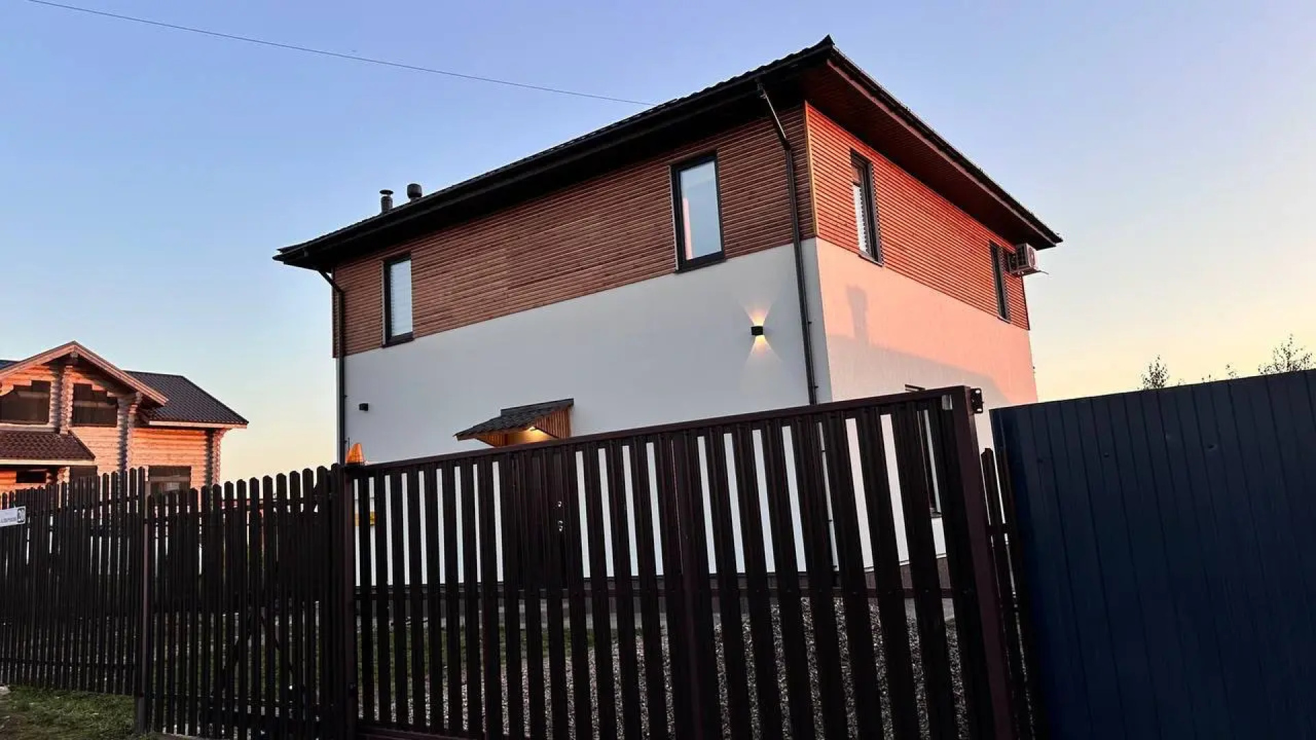 Частный дом Стильный Дом с Видом на Водоем