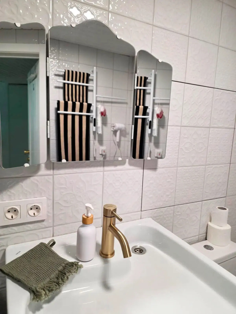 Апартаменты Новые с Высокими Окнами на Пешеходной Улице