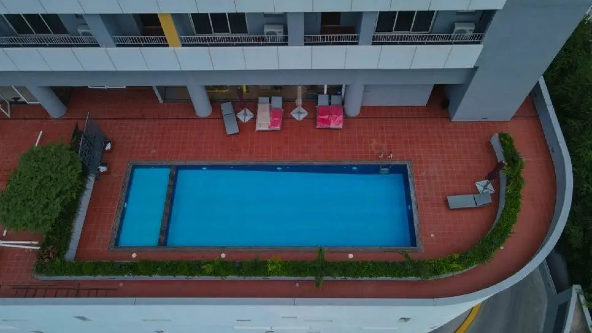 Отель King Jada Apartments & Hotel