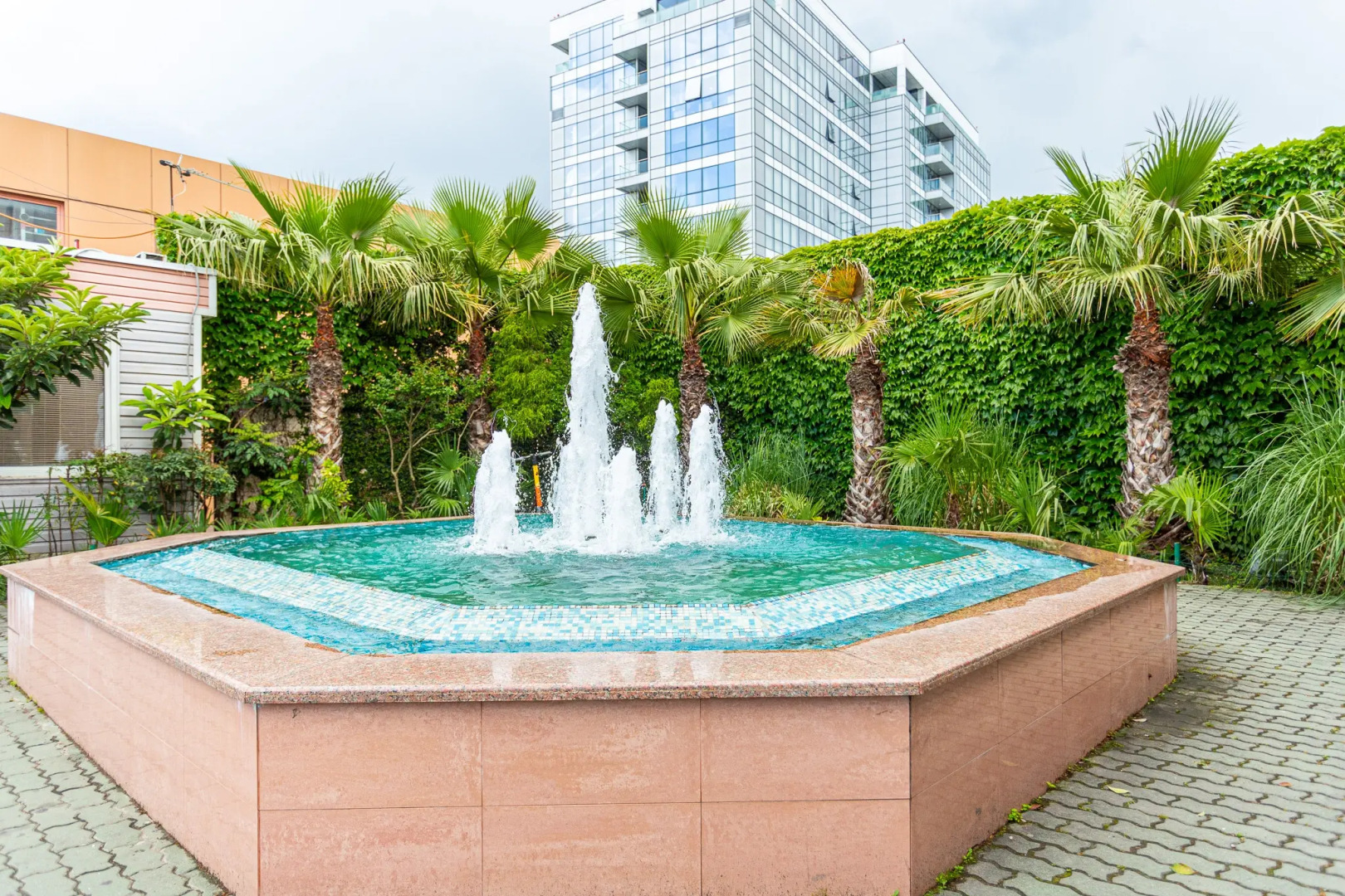 Апартаменты Plaza в Центре Адлера 1