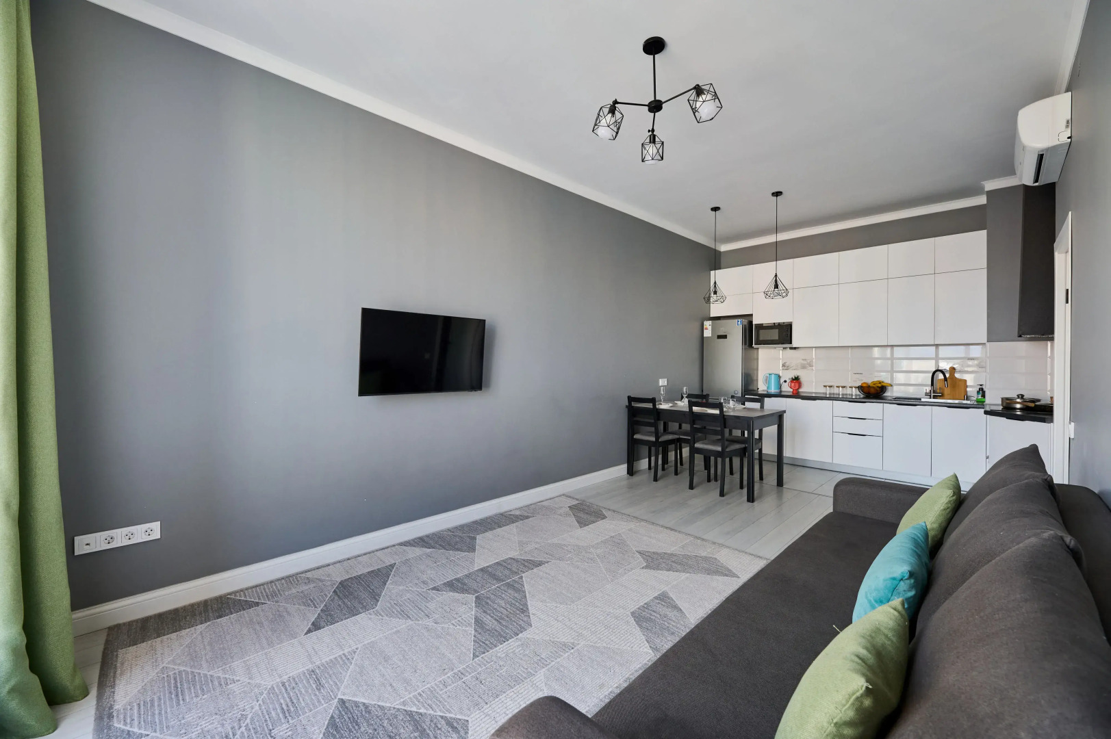 Квартира в центре города с видом на горы