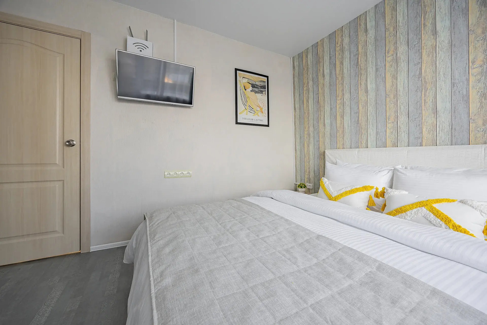 Апартаменты двухкомнатные в самом центре на Большой Покровской 73, Сова-Дом