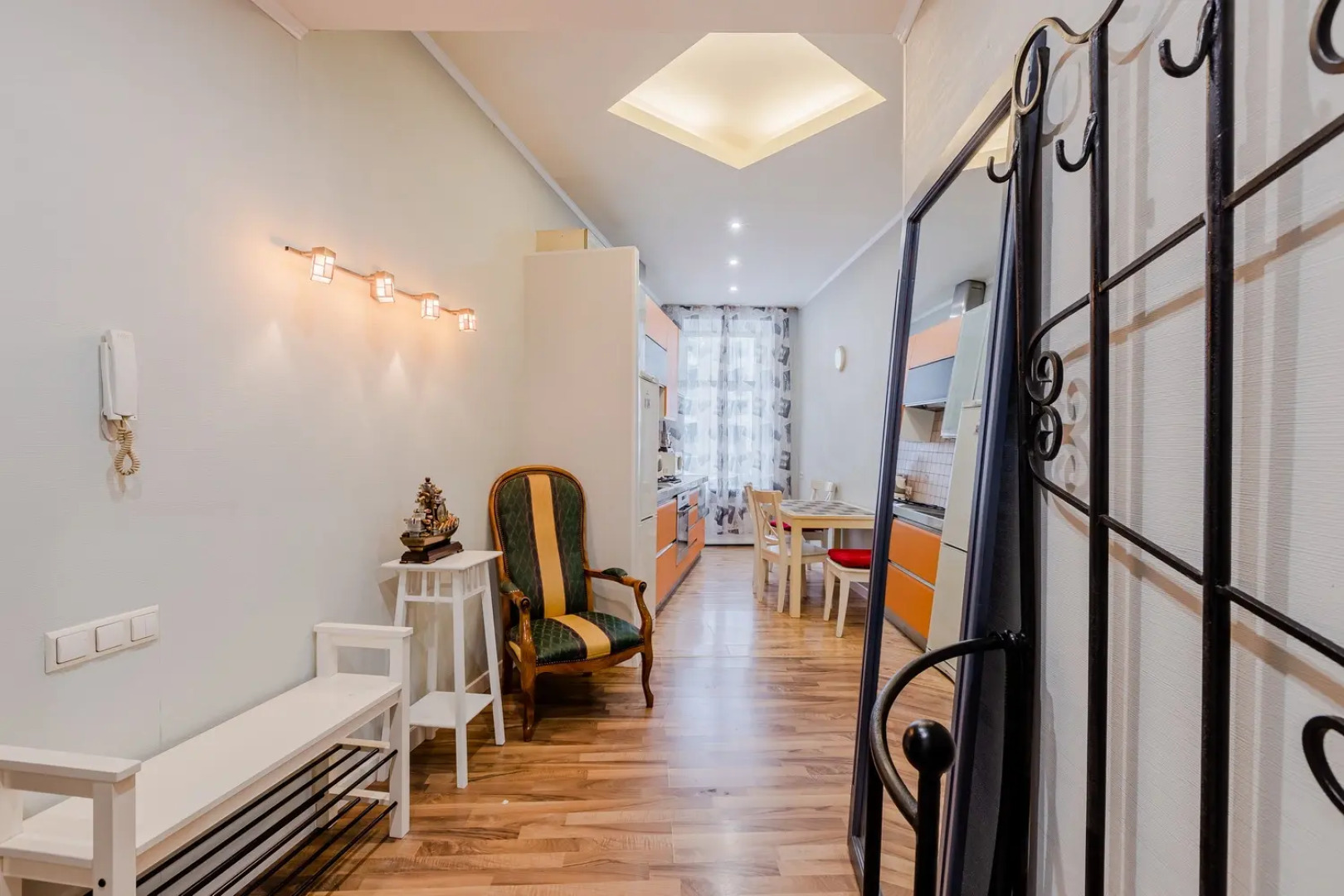 Апартаменты SpbStay с сауной на Невском проспекте 124