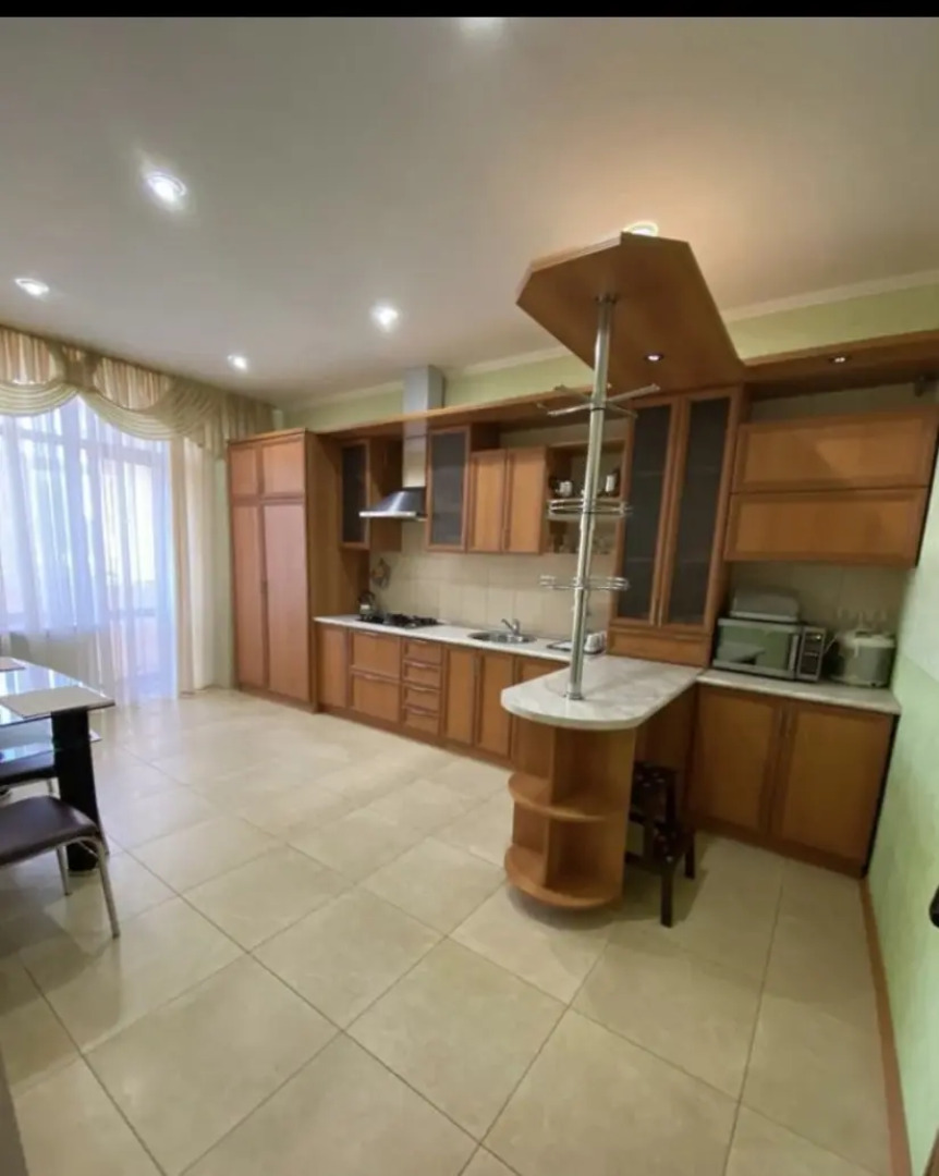 Апартаменты Элитная трехкомнатная квартира