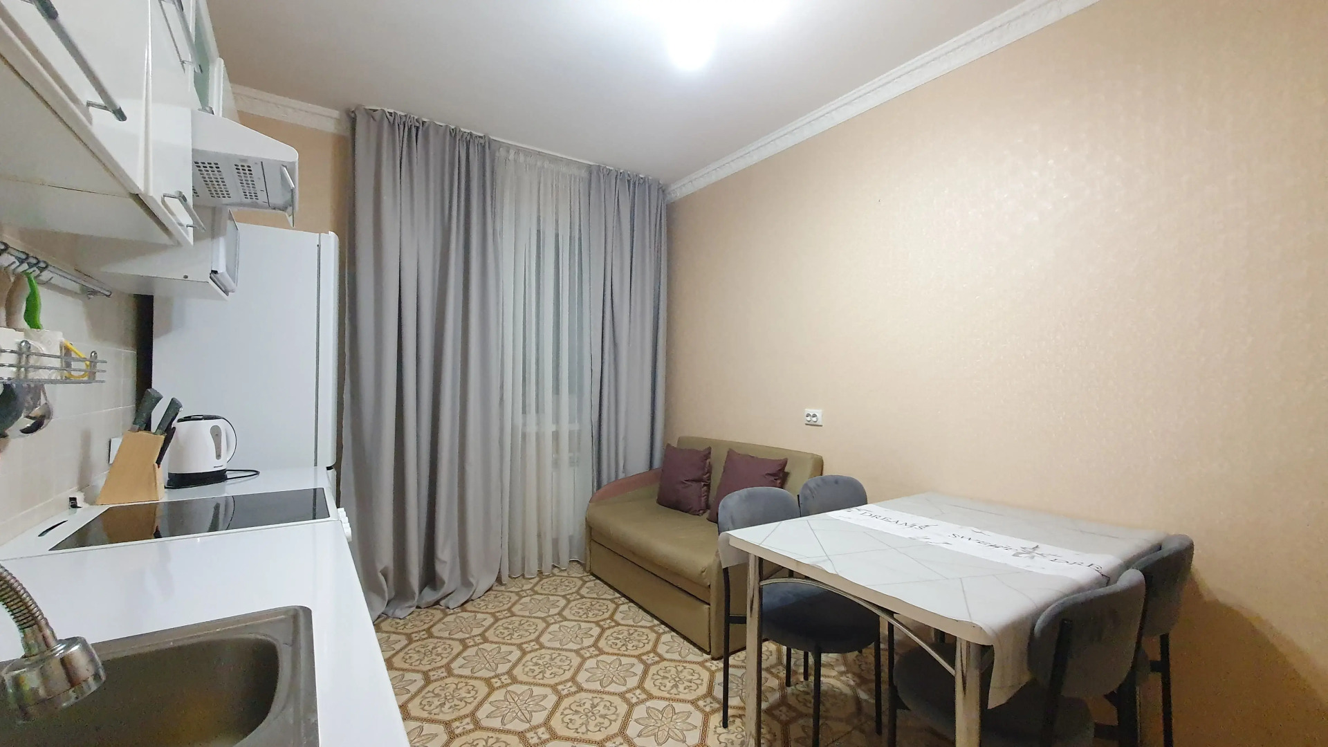 Апартаменты 2х комн.кв с 2мя кроватями и раскладным диваном на 23м этаже