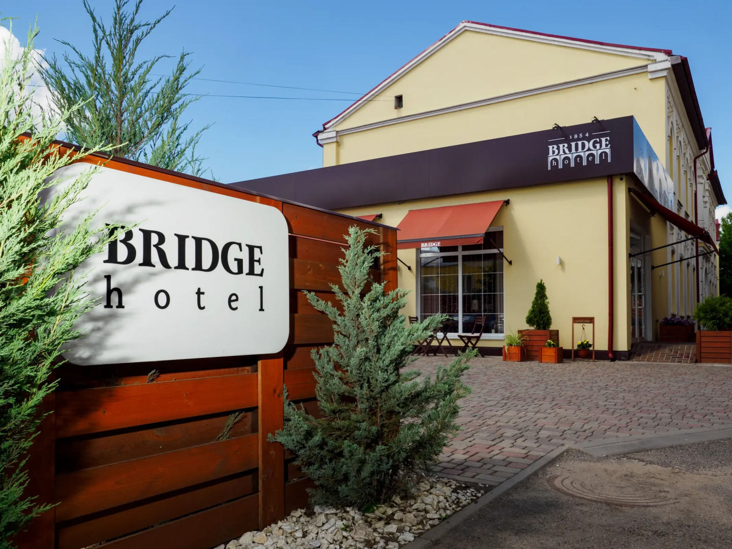 Отель Бридж