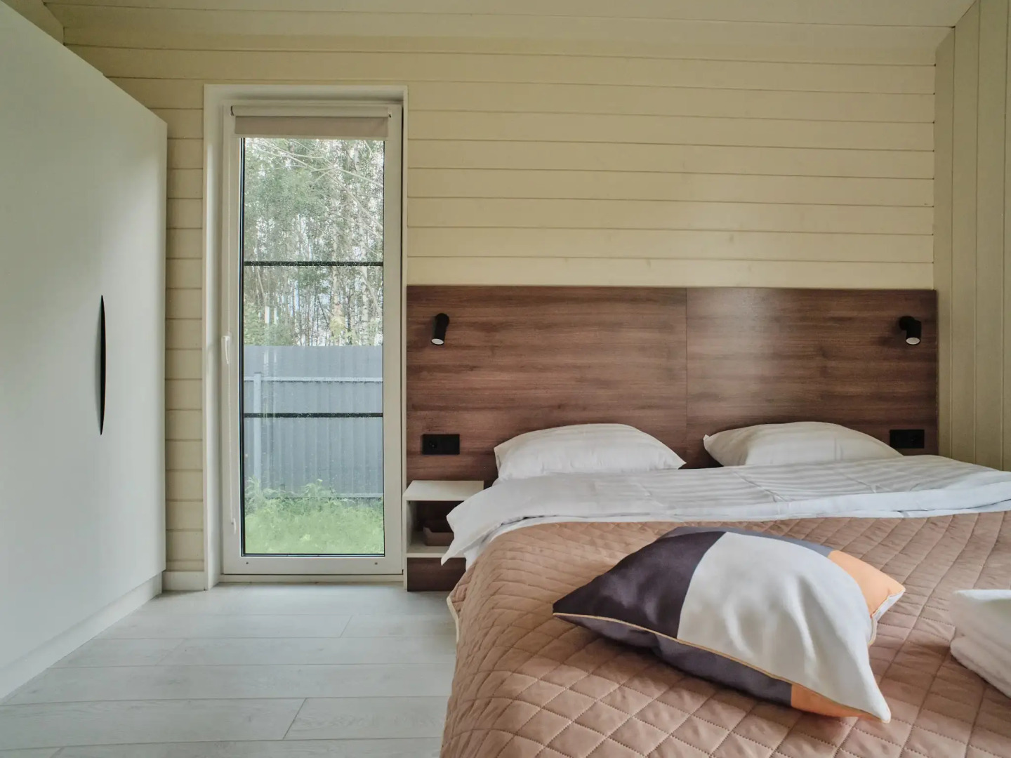 Частный дом с сауной, детской и спортивной площадкой