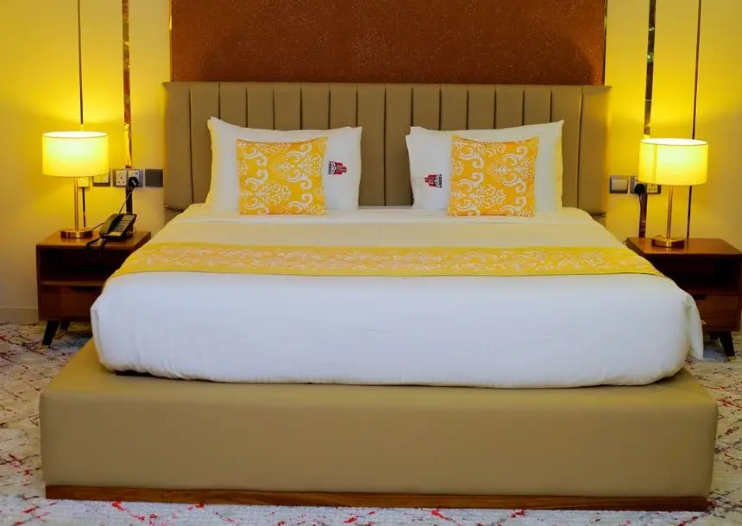 Отель King Jada Apartments & Hotel